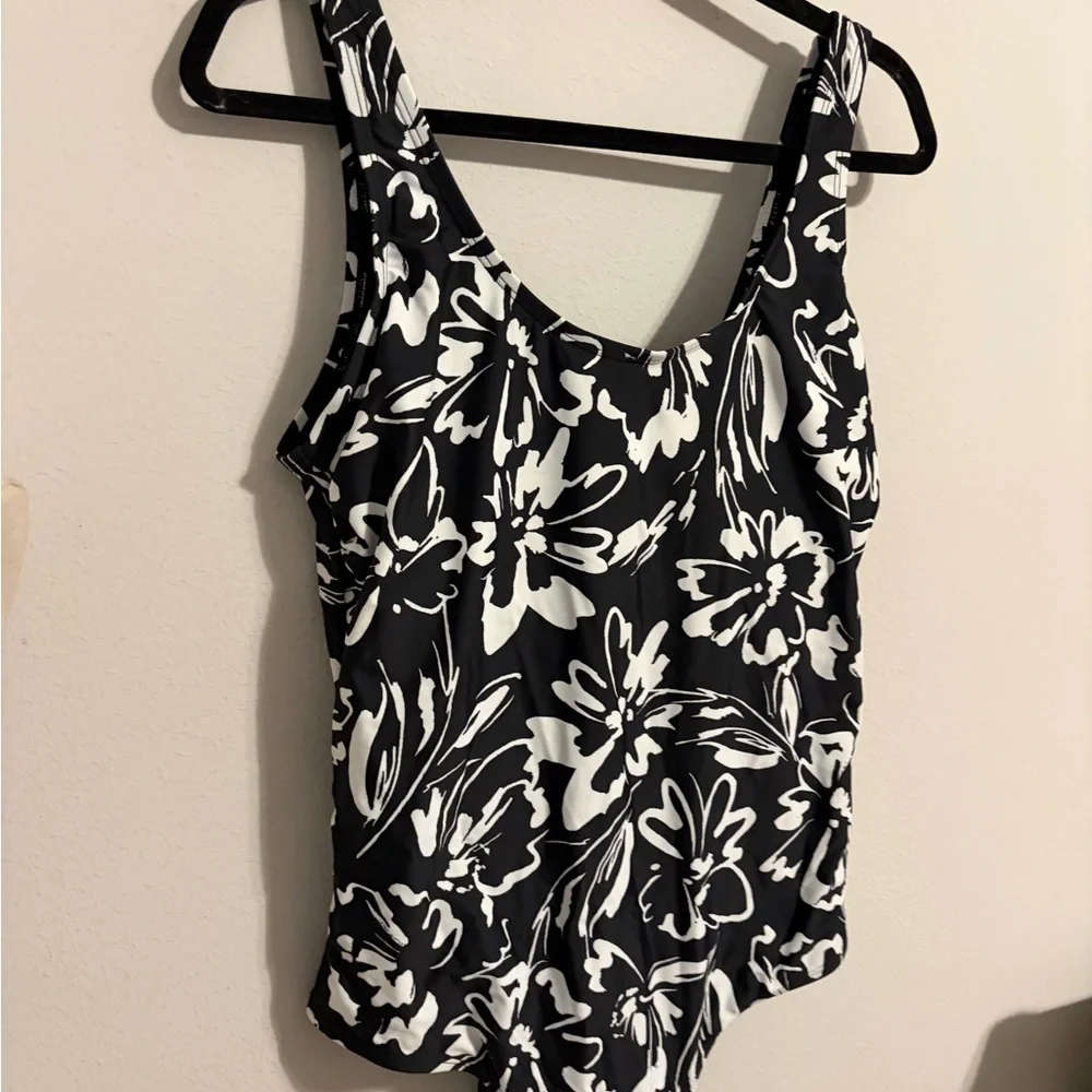 Hurley Ink Fresco Floral One Piece Swimsuit Bathing Suit Size XL‎ Monochrome